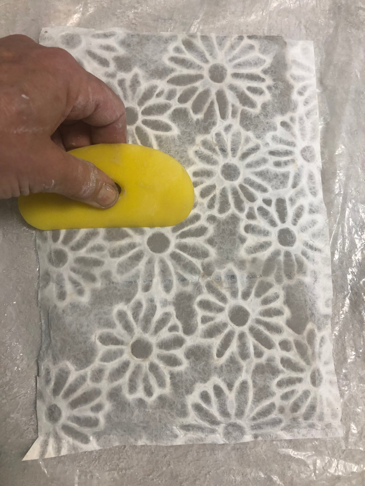 3"x 6" Embossed Daisy