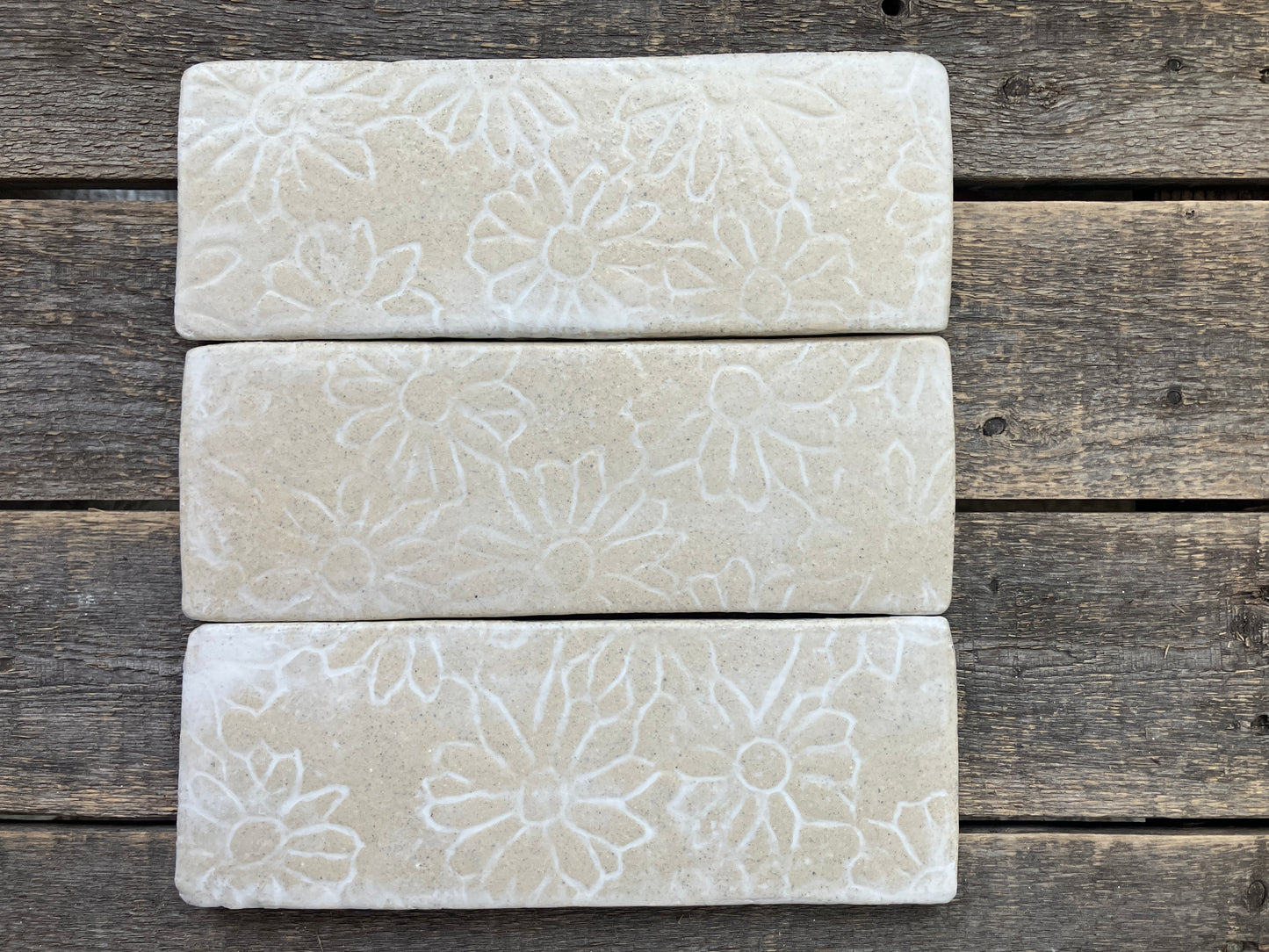3" x 9" Embossed Daisy Tile (Subway style)
