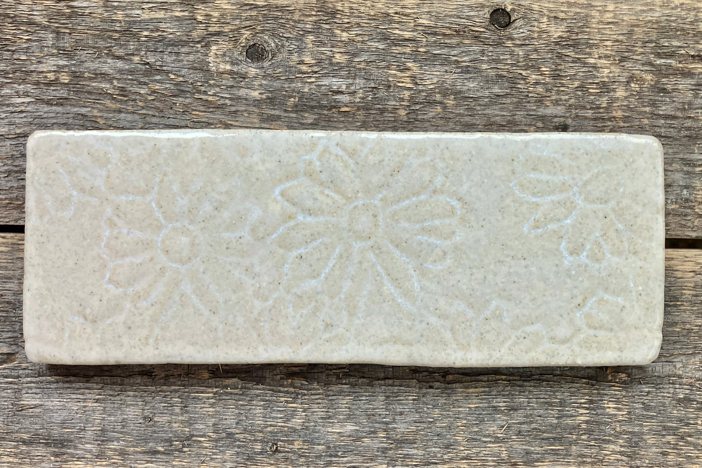 3" x 9" Embossed Daisy Tile (Subway style)