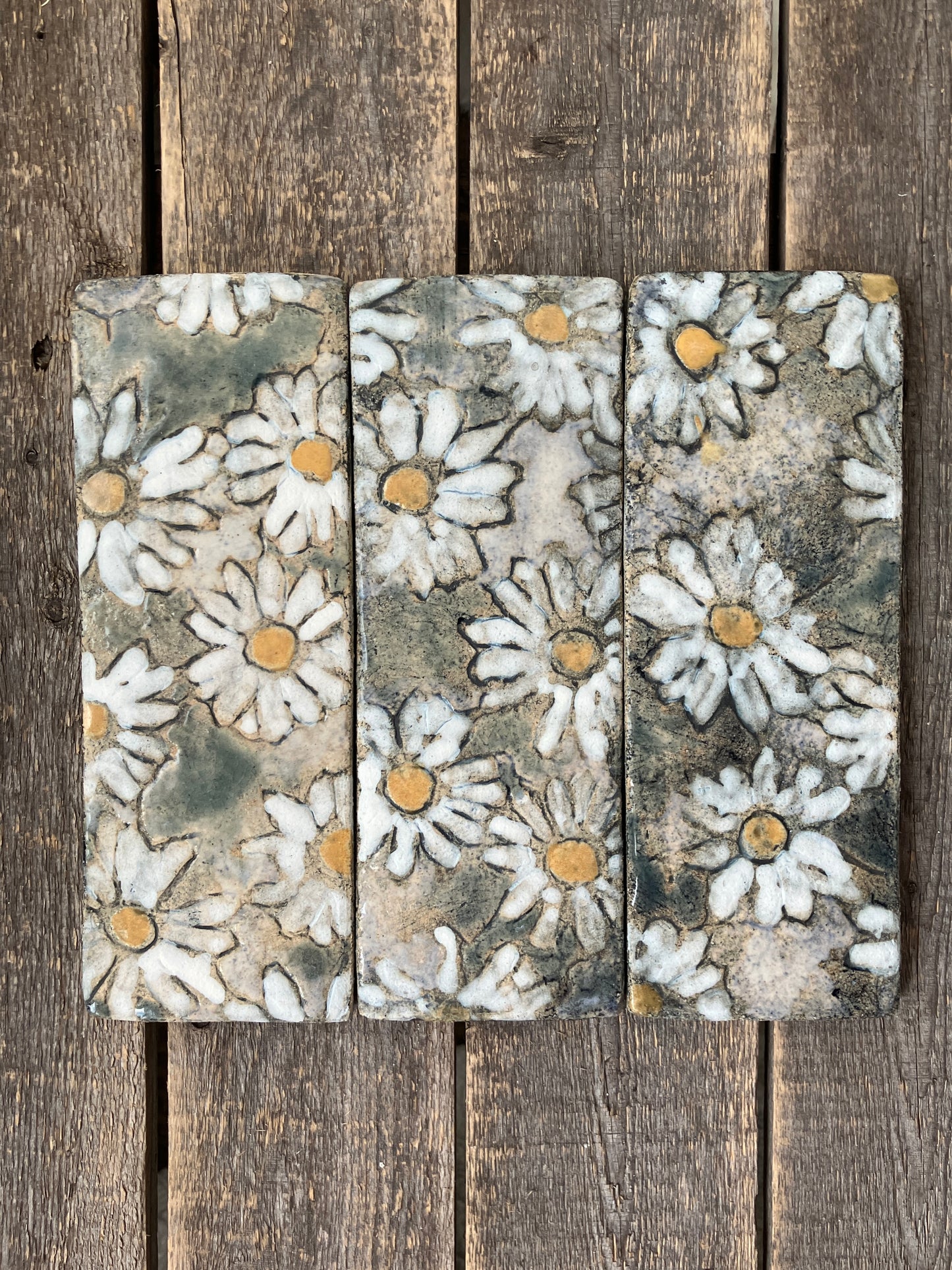 3" x 9" Embossed Daisy Tile (Subway style)