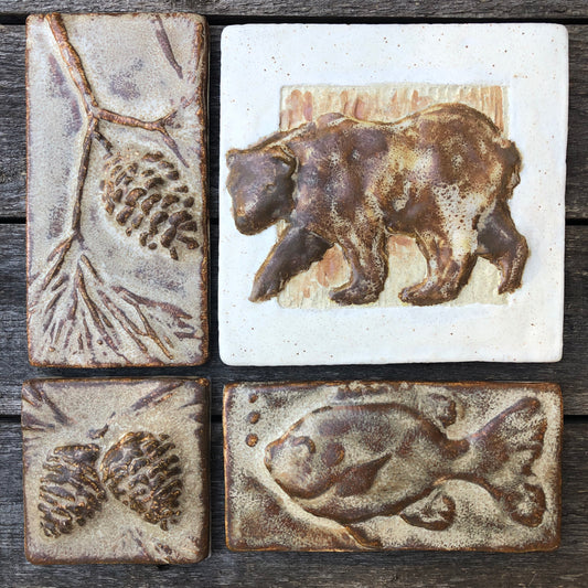 This set  contains three tile in Acorn Sheen, the Summer Bear in "Natural".