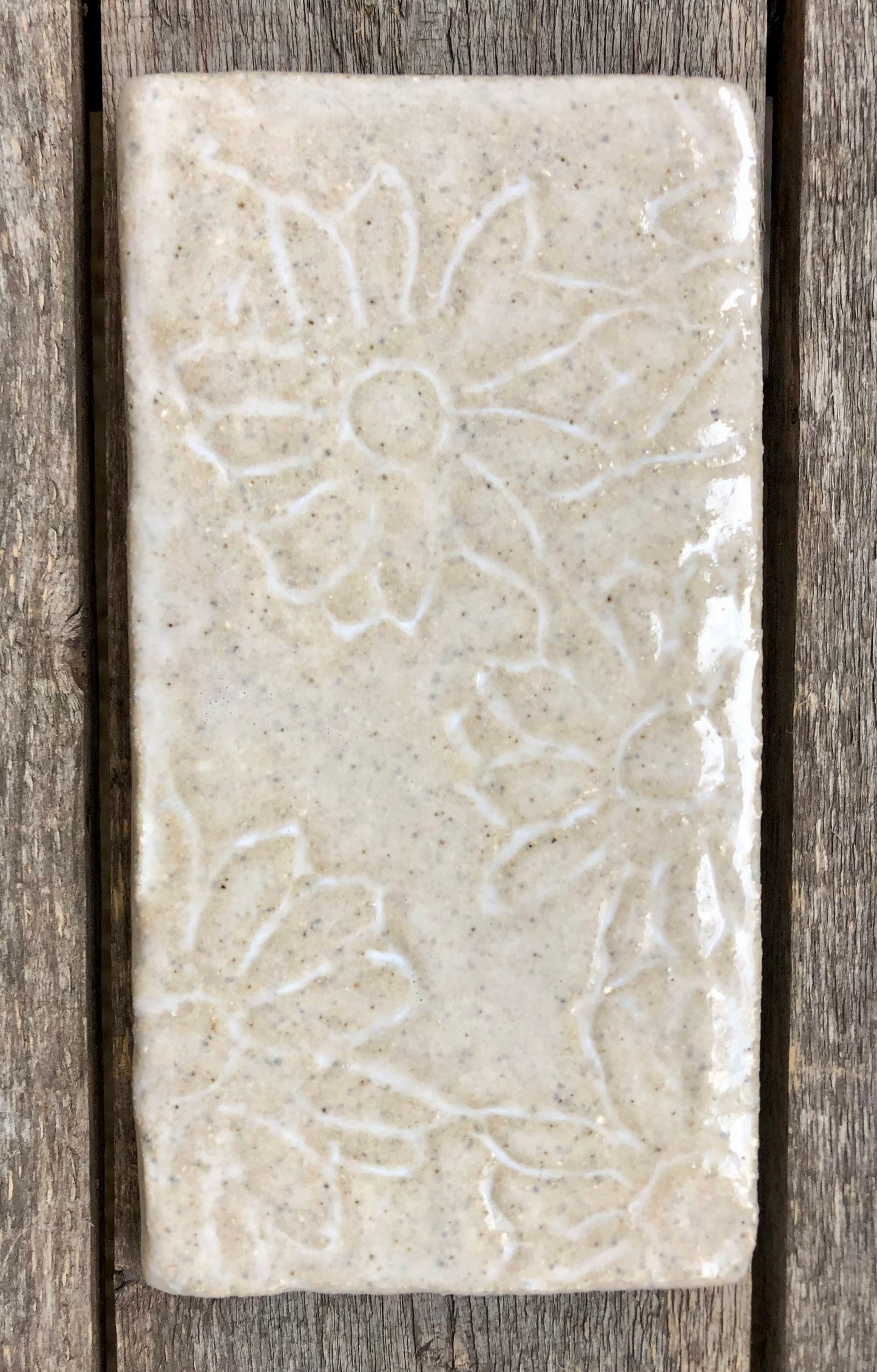 3"x 6" Embossed Daisy
